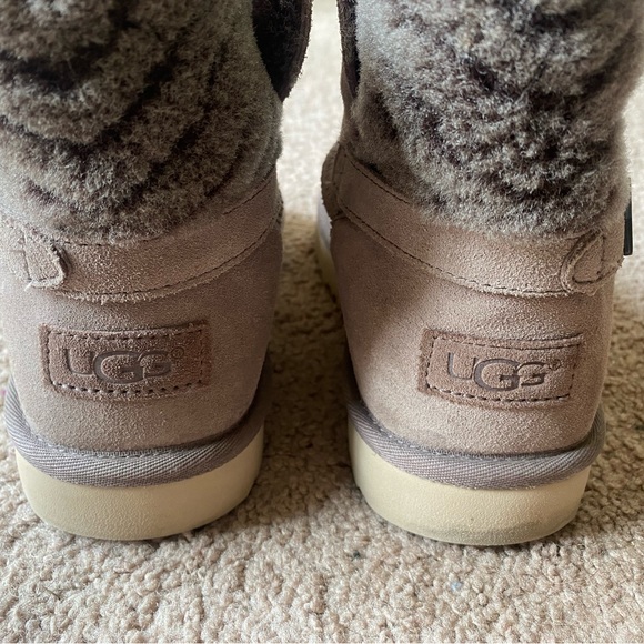 Ugg Adria Women’s Short Boots in grey, size 8 - Picture 7 of 11